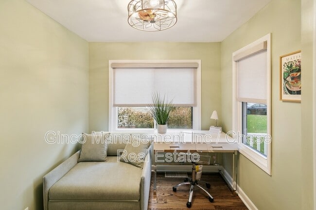 Building Photo - 635 E Prairie Ave