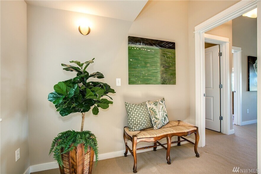 Master Room, Vaulted Ceiling - 1110 29th Ave S