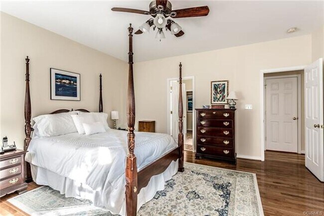 Building Photo - Beautifully maintained home in Birkdale with hardwood floors throughout 1st floor.