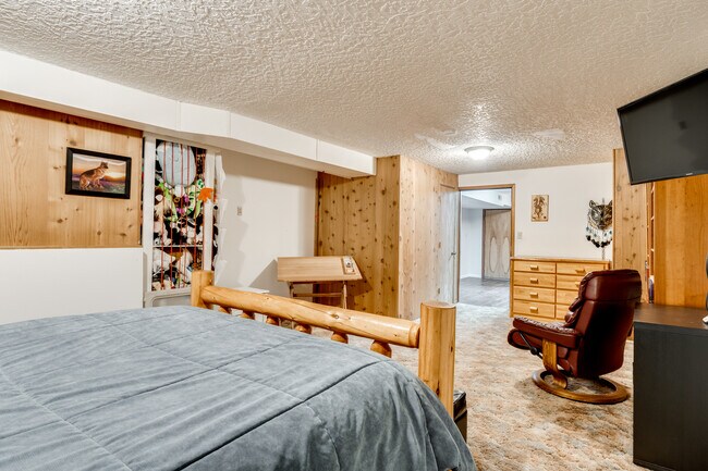 Bonus Room - extra large - 4001 NW 127th St