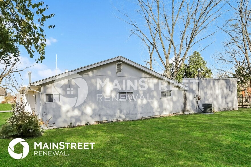 Building Photo - 2475 Lawndale Ave