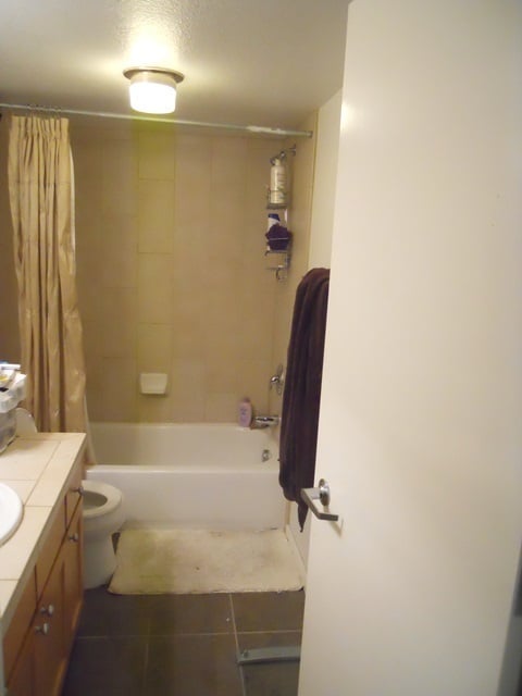 Building Photo - 2 Bedroom Condo SUPER close to Campus!