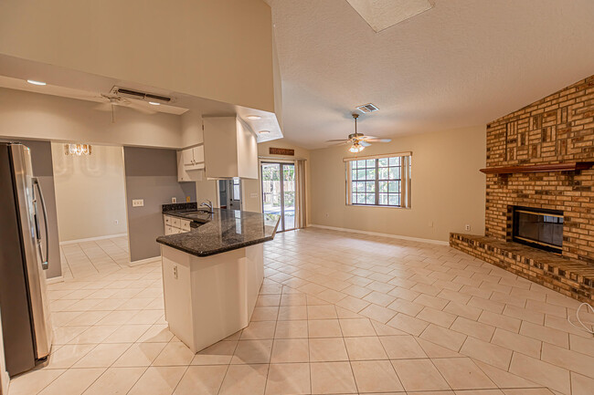 Building Photo - 409 SW Whitmore Dr
