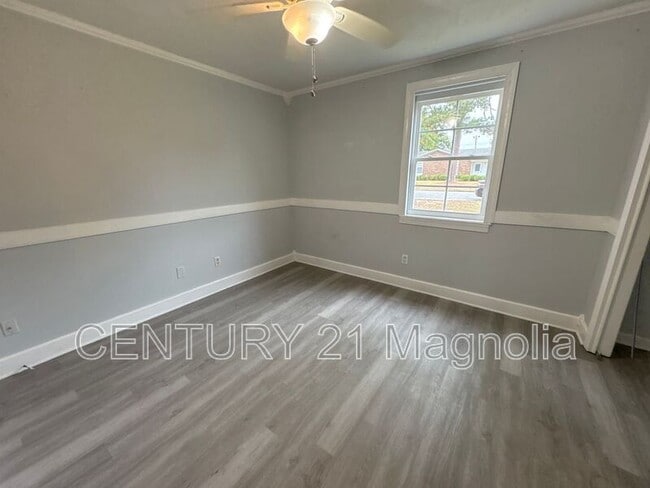 Building Photo - 3346 Ravenwood Dr