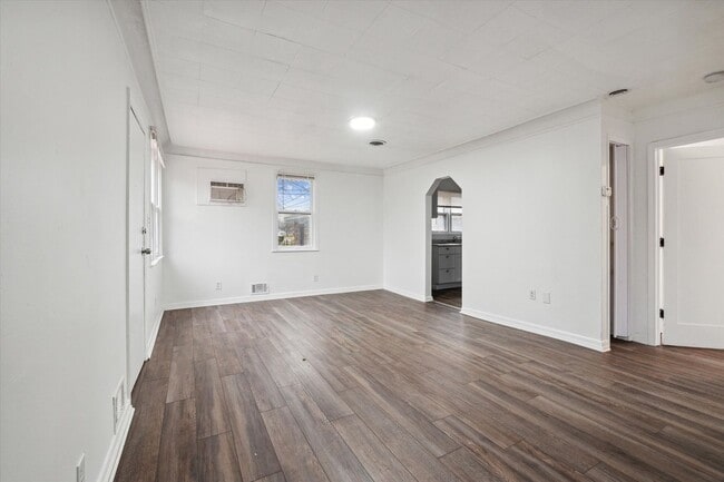 Building Photo - 3 bedroom 2 full bathrooms Warren $1,300