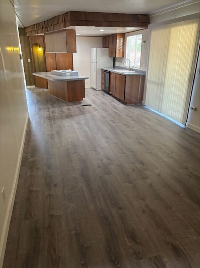 Building Photo - Bothell area Hollyhills location