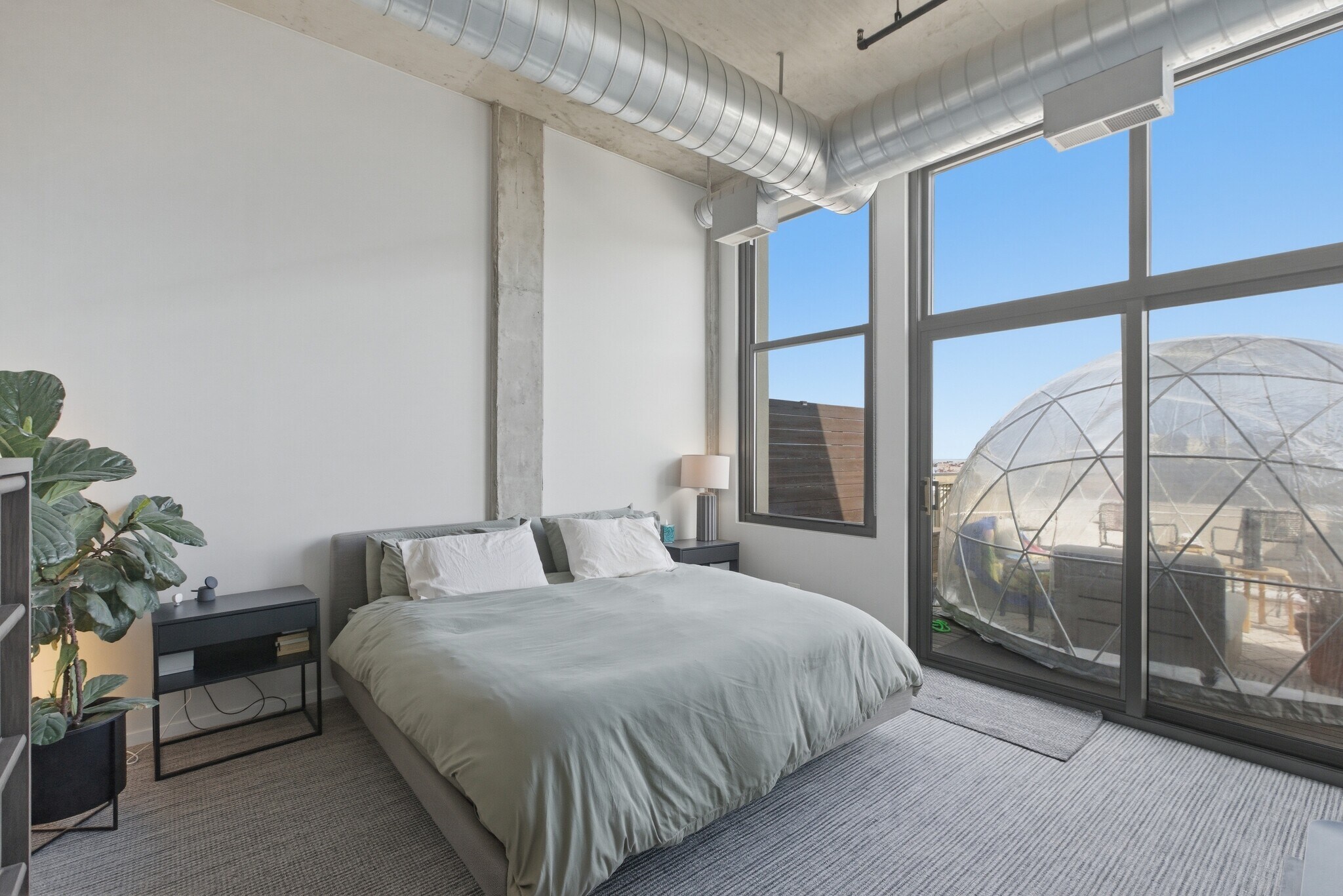 Building Photo - 900 N Kingsbury St