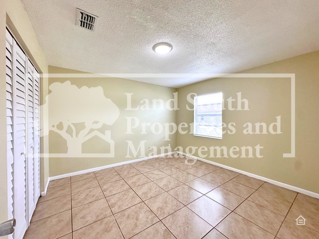 Building Photo - 5836 Charlton Dr