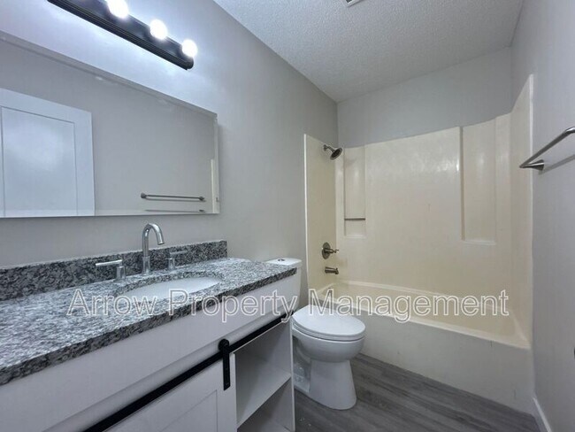 Building Photo - 1302 S Jackson St