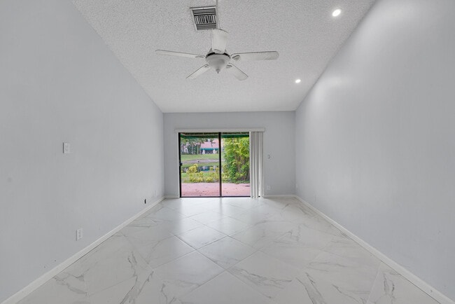 Building Photo - 6565 Las Flores Dr