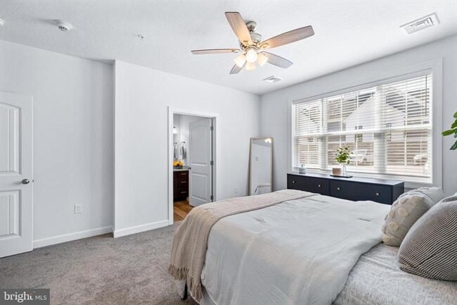 Building Photo - 3000 Larkwood Cir