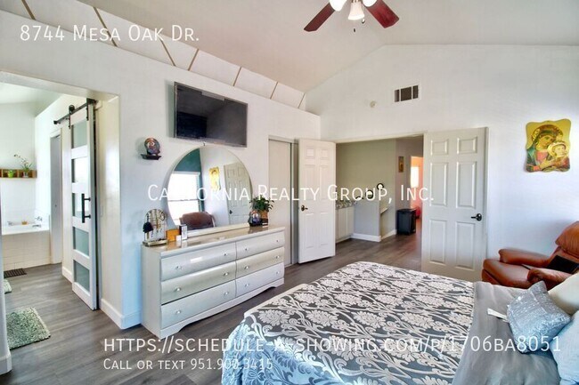 Building Photo - 8744 Mesa Oak Dr