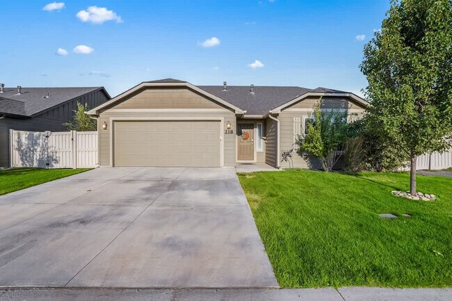 Building Photo - 218 Cliff Swallow Ave