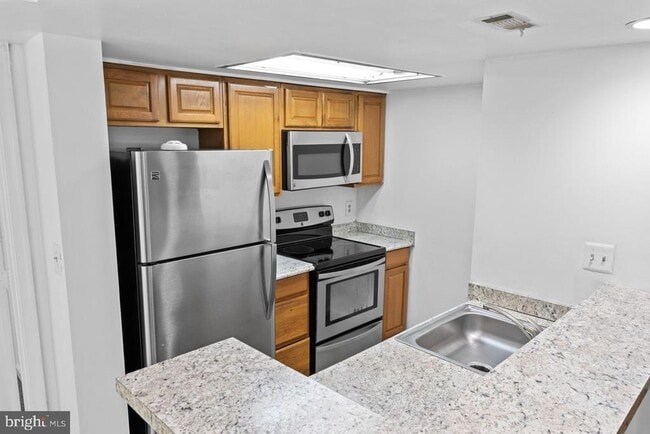 Building Photo - 1013 Fallcrest Ct