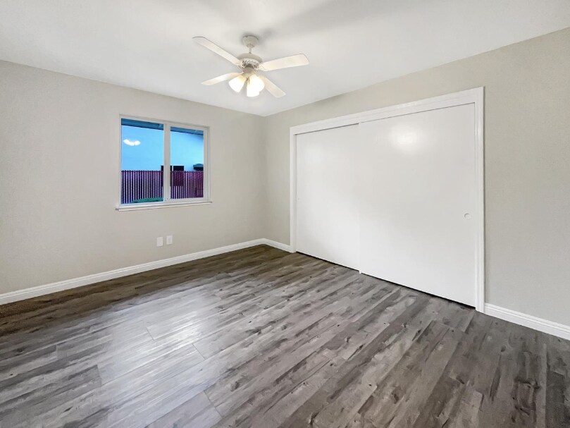 Building Photo - 1172 Willow Creek Dr