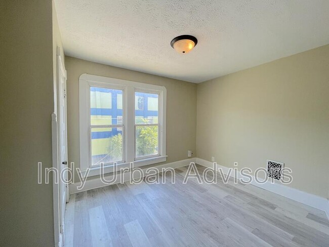 Building Photo - 1553 Barth Ave