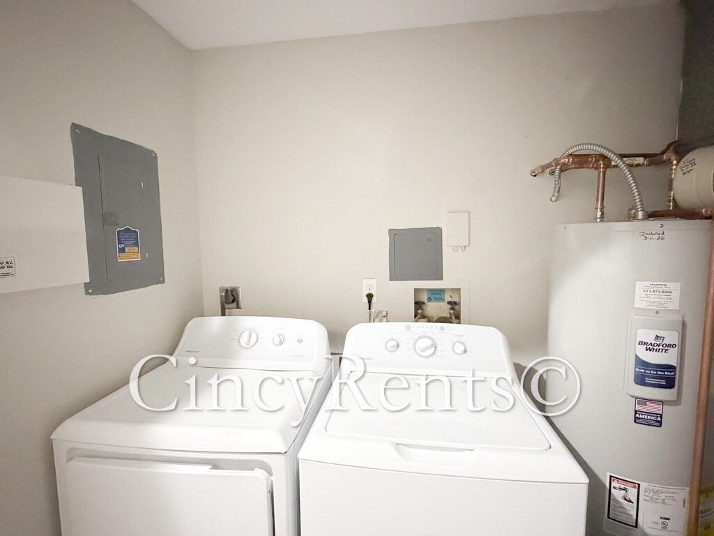 Building Photo - 422 Clark St