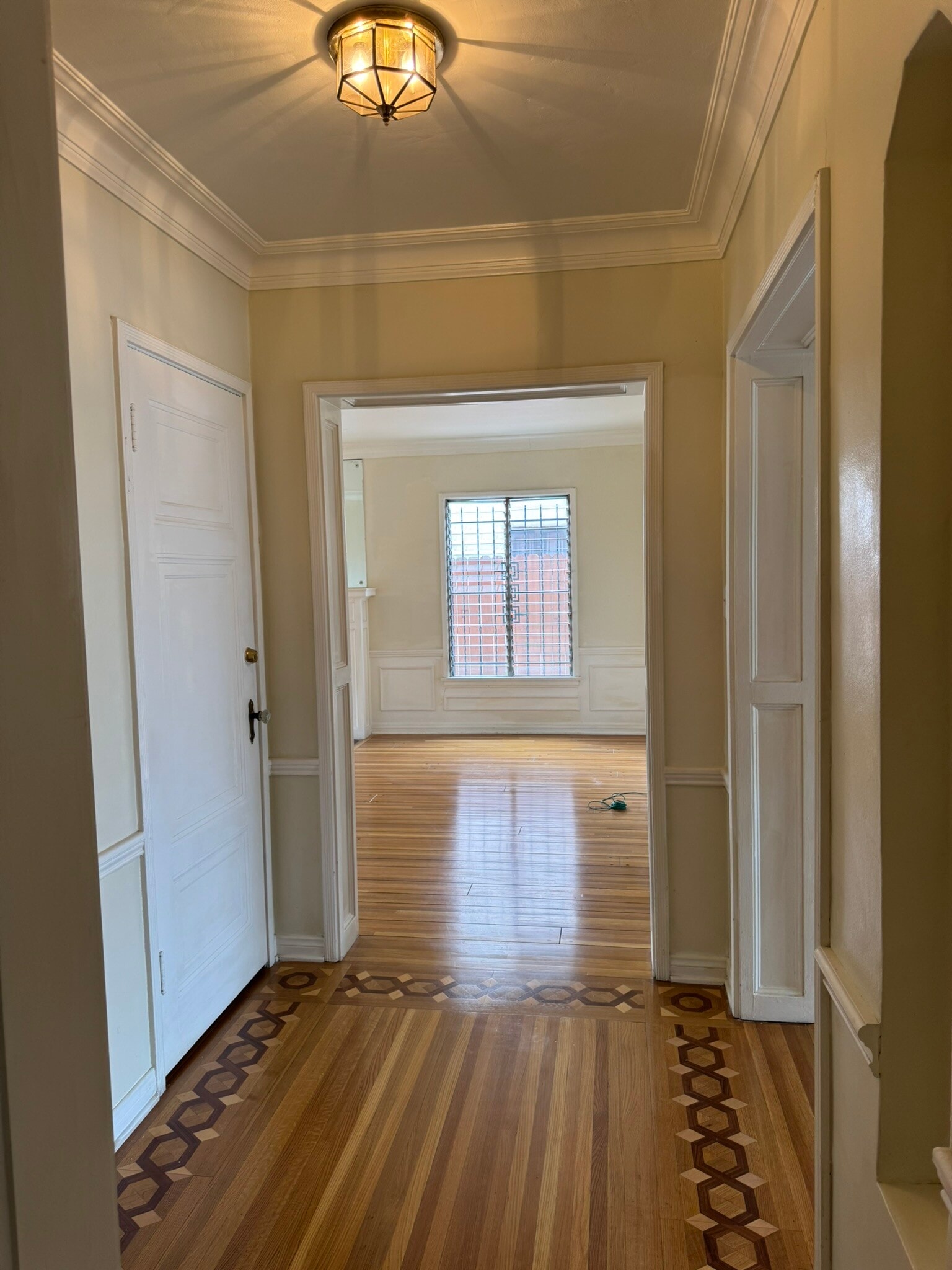 Hallway - 1137 Meadowbrook Ave