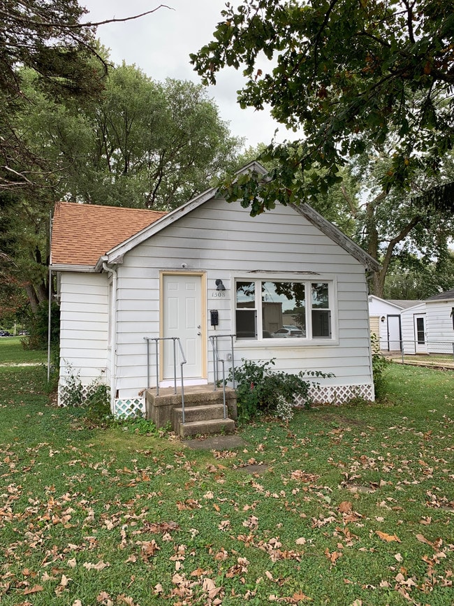 Building Photo - 1308 N Harris Ave