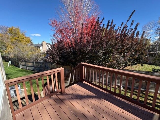 Building Photo - Updated 3BD/2BA with Garden Basement & Low Maintenance Living