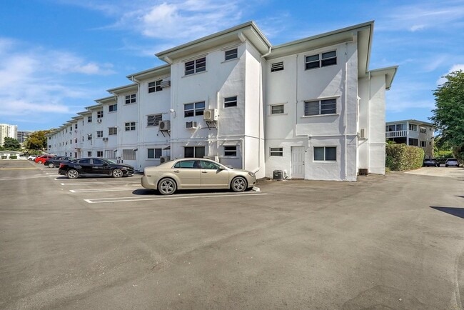 Building Photo - 161 NE 10th Ave