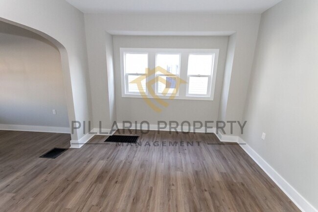 Building Photo - Charming 3-Bedroom Bungalow Near Garfield ...