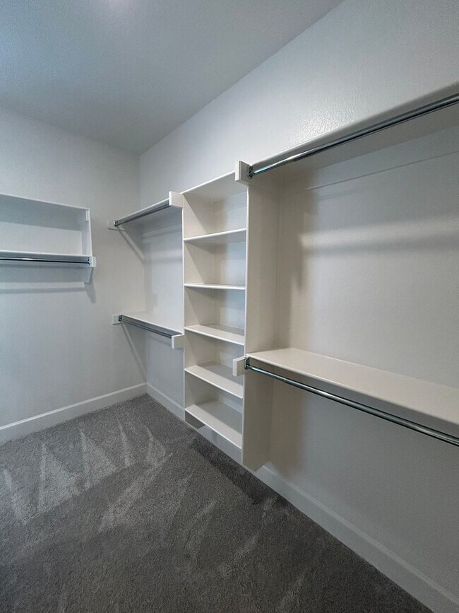 Building Photo - Beautiful Modern Home in Pea Ridge!