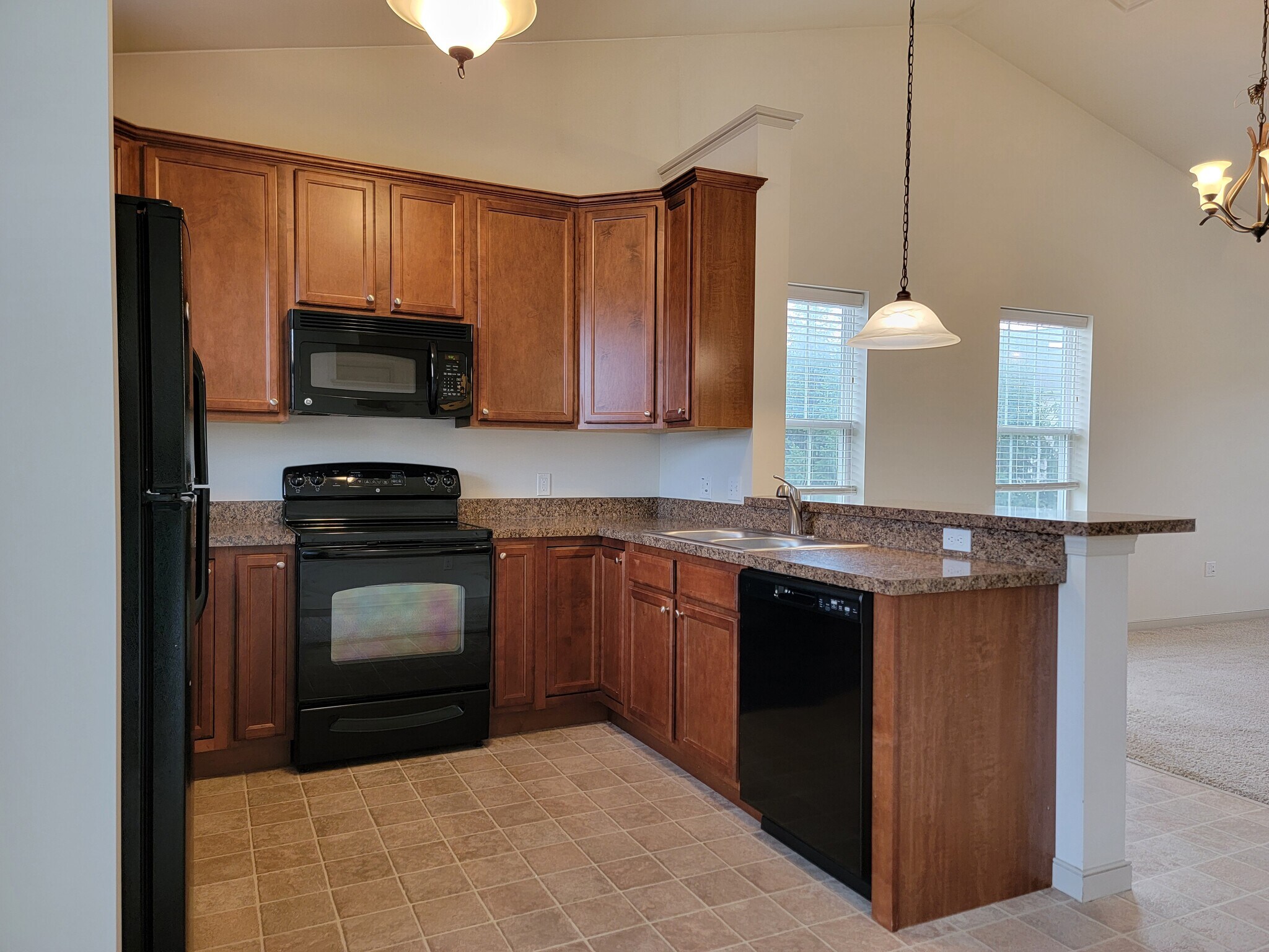 Building Photo - 1942 Shady Oak Dr