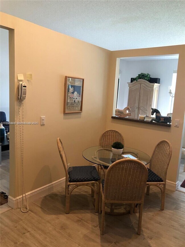 Building Photo - 5800 Coach House Cir