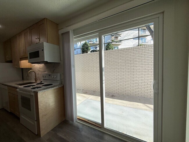 Building Photo - 230 13th Ave Pl NW