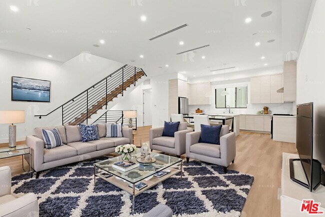 Building Photo - 1541 1/2 Hi Point St