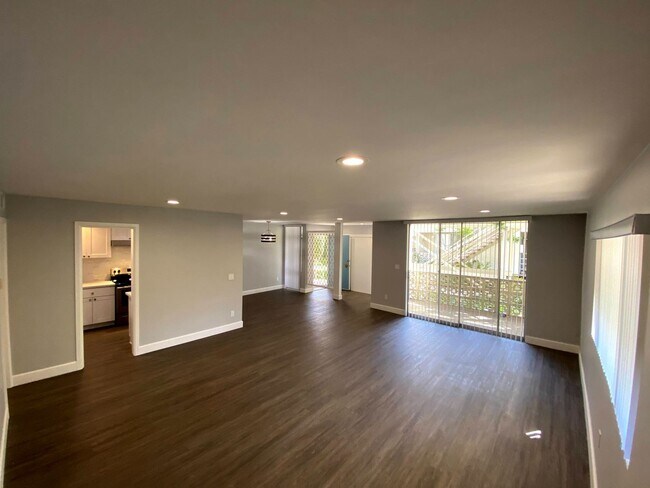 Building Photo - Stylish 2-Bed Apartment