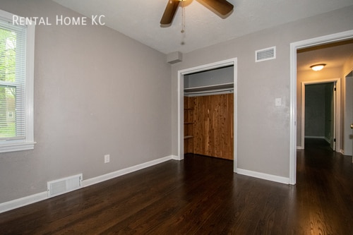 Building Photo - 6621 W 73rd St