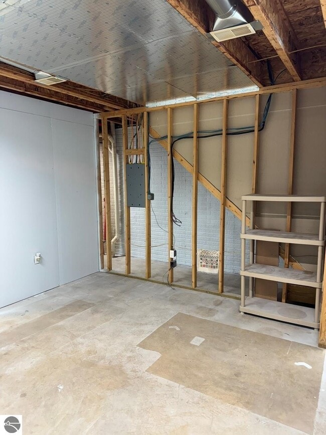 Building Photo - 1495 Newport St