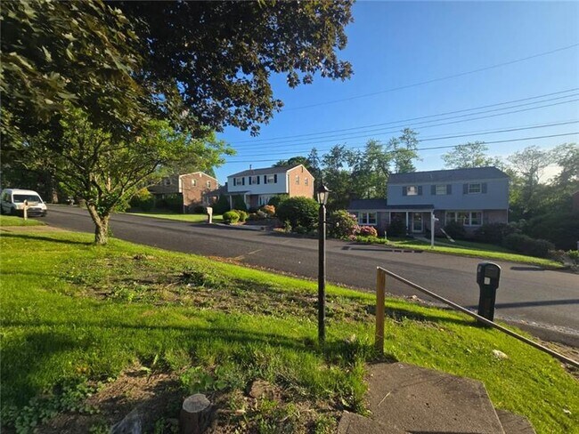 Building Photo - 104 Briar Crest Dr