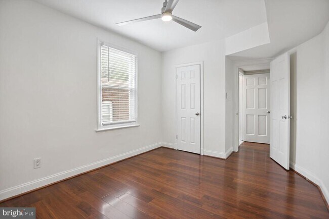 Building Photo - 2828 Buena Vista Terrace SE