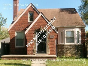 Building Photo - Great Brick Bungalow in Detroit