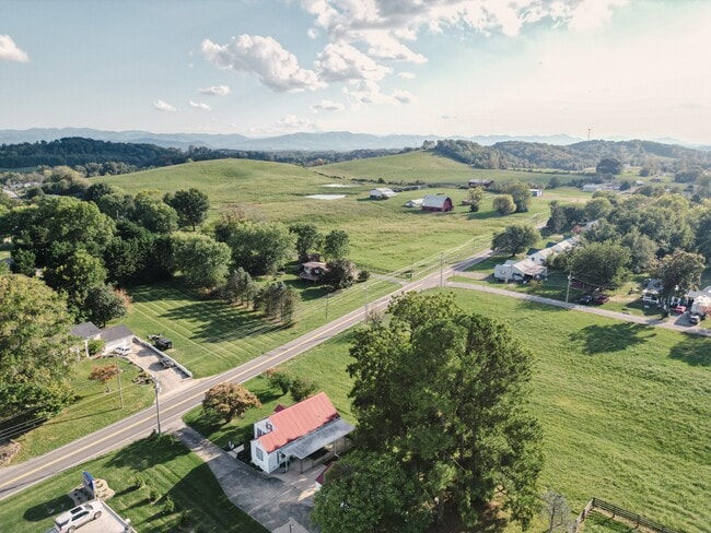 Building Photo - 1806 W Main St