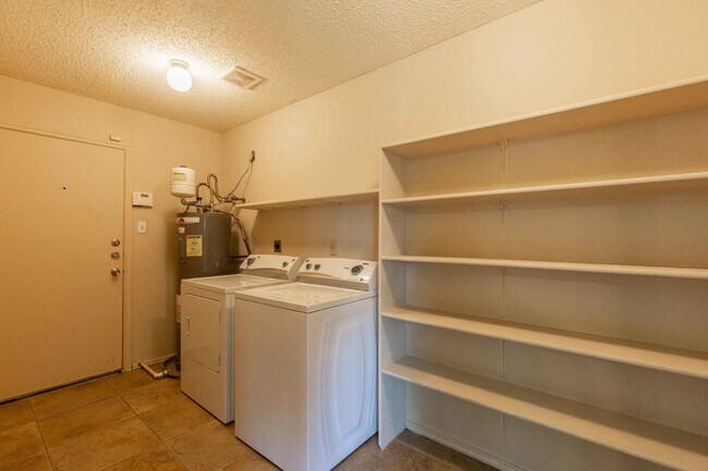 Building Photo - 8423 Parry Path