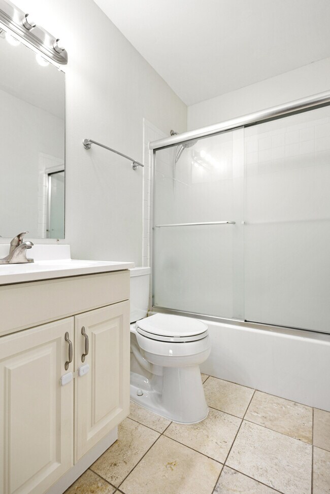 Building Photo - 86 N Victoria Ln