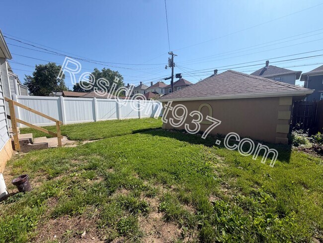 Building Photo - Updated 3 bed 1 bath home!