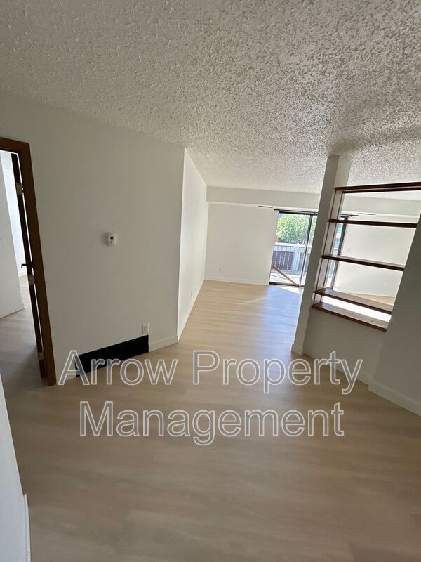 Building Photo - 205 E Arbor Ave