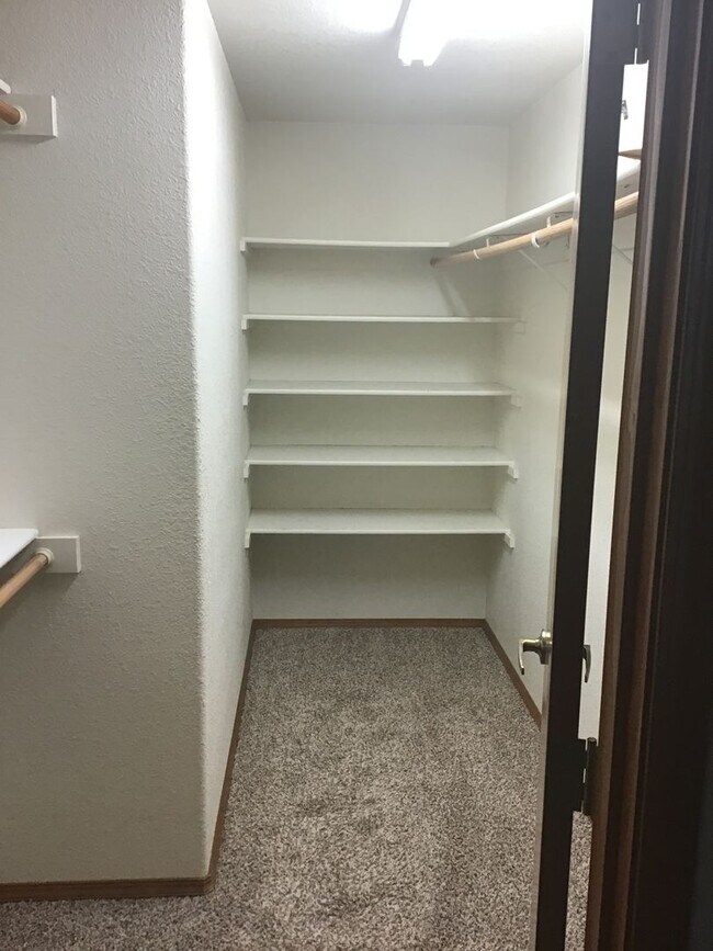 Building Photo - Quiet Peaceful 3 bedroom 2 bath Single Level home located in Central Point