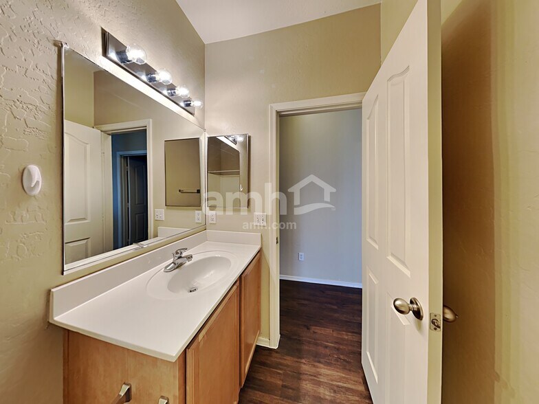 Building Photo - 2548 W Spencer Run