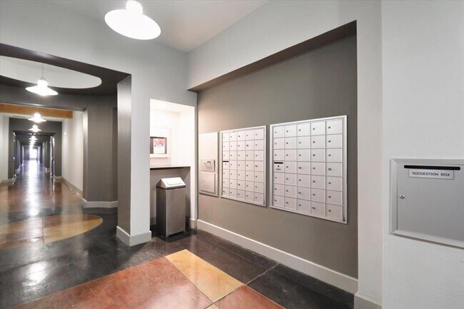 Building Photo - 1901 Post Oak Blvd