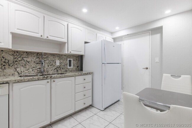 Building Photo - 3801 S Ocean Dr