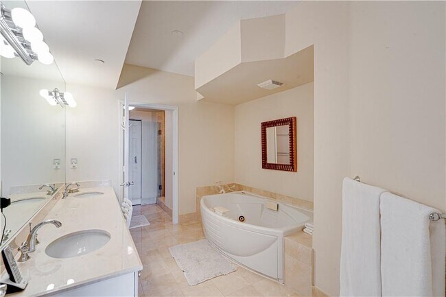 Building Photo - 3200 N Ocean Blvd