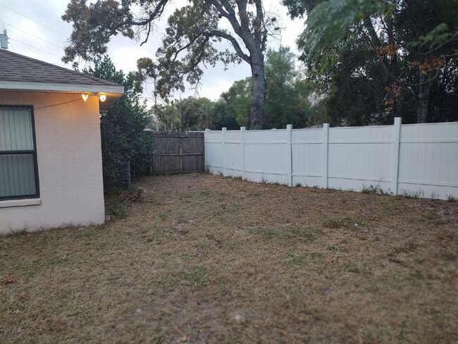 Building Photo - 2 bedroom home For rent