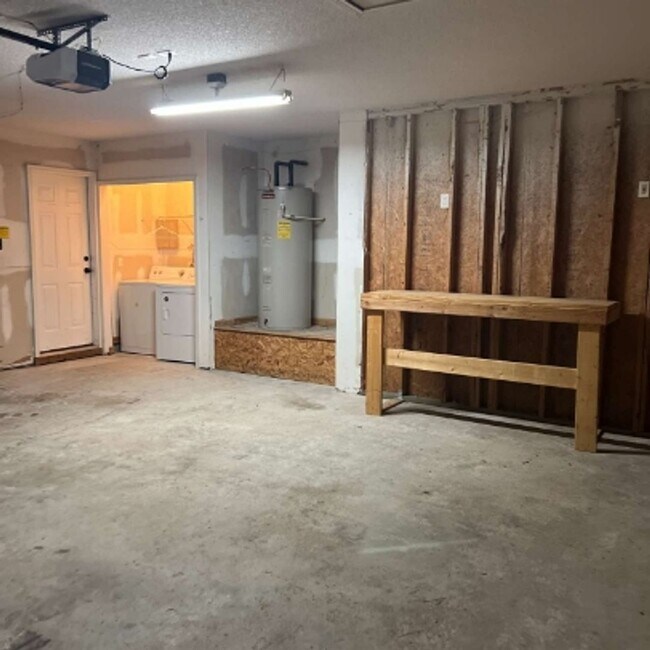 Building Photo - Welcome To Edgefield