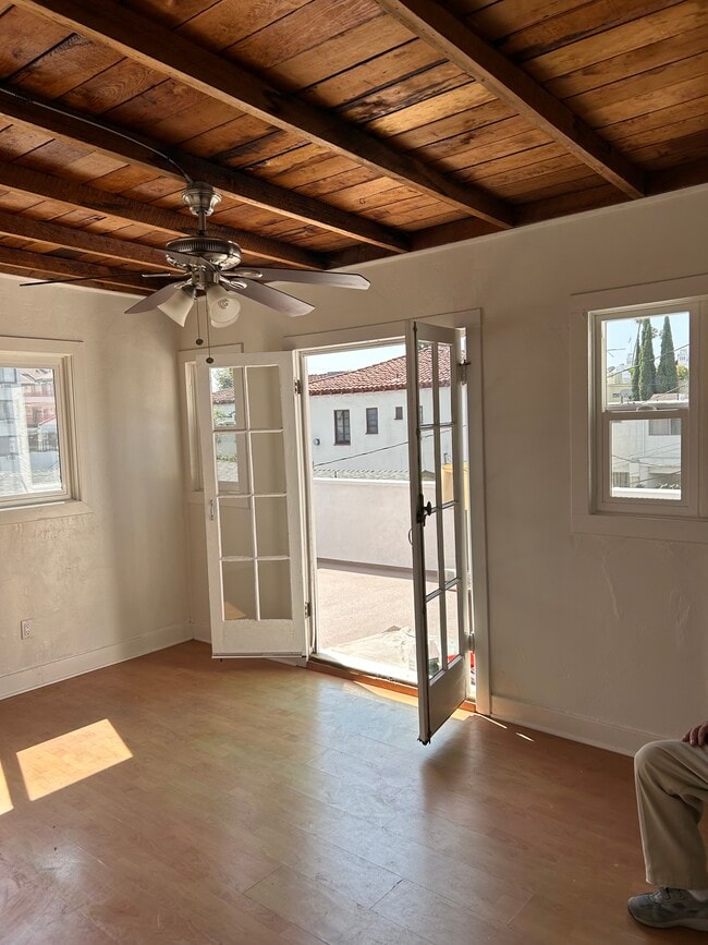 Building Photo - 1333 N Mansfield Ave